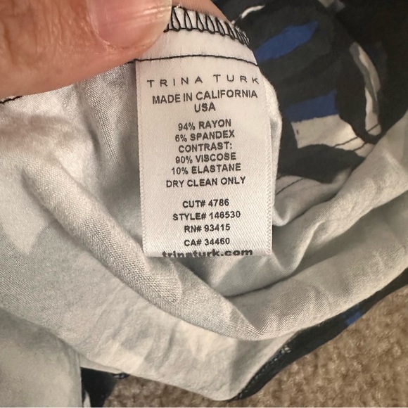 EUC Women’s Trina Turk Printed Sleeveless Dress! - Picture 5 of 6